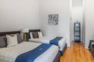 a hotel room with two beds in a room at Free Parking Walk to Conv Center 5 Beds Loft in San Diego