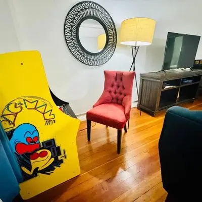 Walk to Conv Center Free Parking 4 Beds