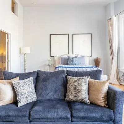 Loft Suite Walk to Conv Center Free Parking