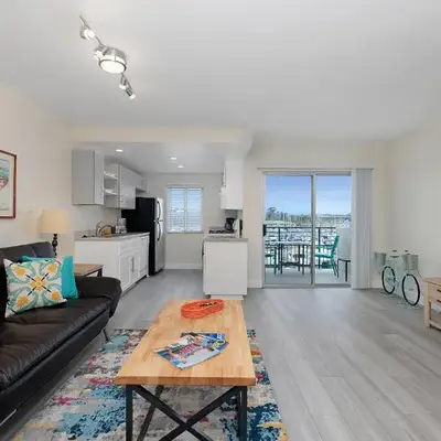 303B Perfect Location Beach Across the Street - Walk to Shops Dining - Harbor Views
