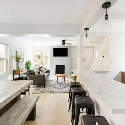Beach Home W AC- 5 BR - Free Parking - EV Charge