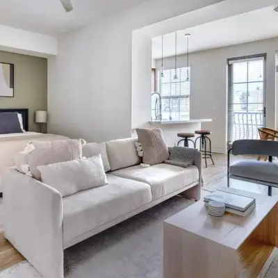 Little Italy studio w gym pool nr light rail SAN-6