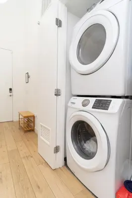 a washing machine and a washer in a room at Bright and Trendy - Panoramic - Chic - Prime Location in San Diego