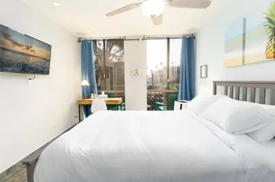 a bedroom with a white bed and a window at Pineapple Paradise - Mission Beach - Stunning in San Diego
