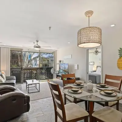 Pineapple Paradise - Mission Beach - Stunning