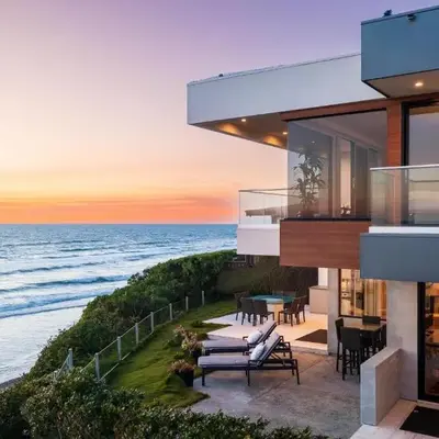 Unbeatable Location - Steps to Moonlight Beach