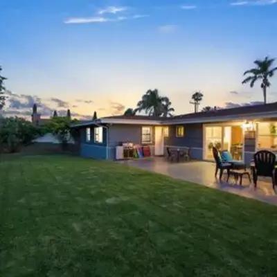 3 Living Rooms - Spacious - Family-Friendly