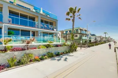 a street in front of a building with a palm tree at Residence Club 1 in San Diego