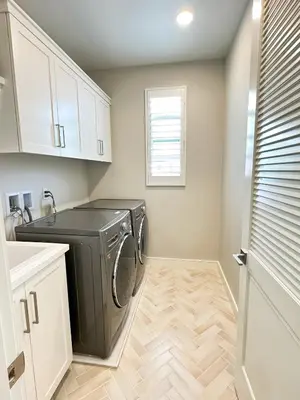 a laundry room with a washer and dryer at Close to UCI 4b&4b villa Irvine eastwood in Irvine