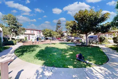 a small park with a bag on the grass at Leucadia Stonesteps Retreat in Encinitas