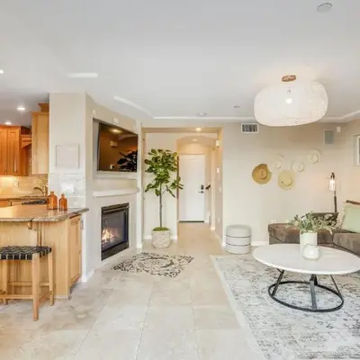 Massive Dream Beach Home - Dog Friendly