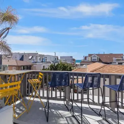 Stunning Beach House- Rooftop Patio & Ocean Views