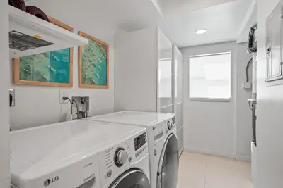 a white laundry room with a washer and dryer at Birdrock Paradise w Private Pool& Spa, AC, fast WiFi & Yard! in San Diego