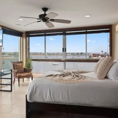 Stunning Bayfront condo with gorgeous views