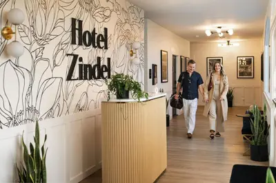 a man and a woman walking down a hallway at Hotel Zindel in San Diego