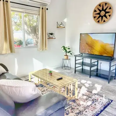 Charming Flat Near the City