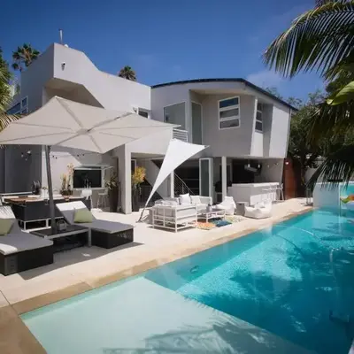 Amazing Views! Walk to the Beach! Pool and Spa!