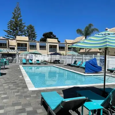 Amazing Location - Large and Luxurious 1 Bedroom Beach Condo By Beaches and Attractions