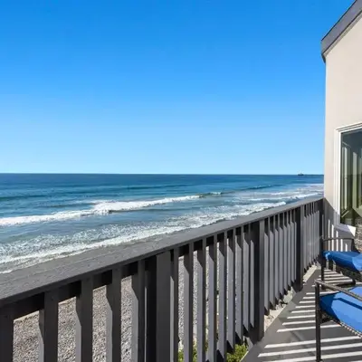 2BR Oceanfront Condo - Private Balcony - Spacious