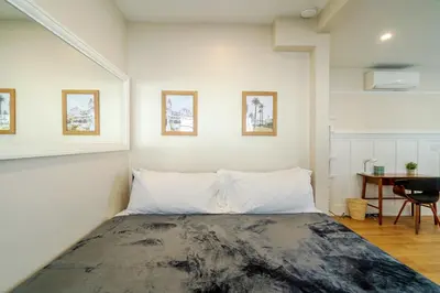 a bedroom with a bed and a desk in a room at The Heron On Ivy in San Diego