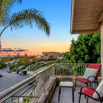 Ocean-View Mountaintop Getaway. Jacuzzi/Ping-Pong!