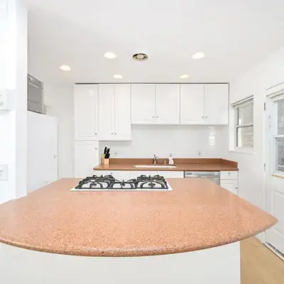 5 Bedroom Duplex 1 minute Walk to the Ocean