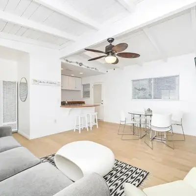 Renovated 3 Bedroom Home on 41st-1 min walk to Beach
