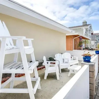 5 Bedroom 4 Bath Duplex with Parking on 46th St!