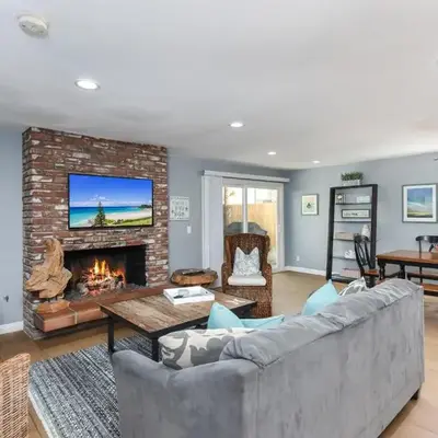 2 Bed 2 Bath Jacuzzi Home with Parking on 51st St