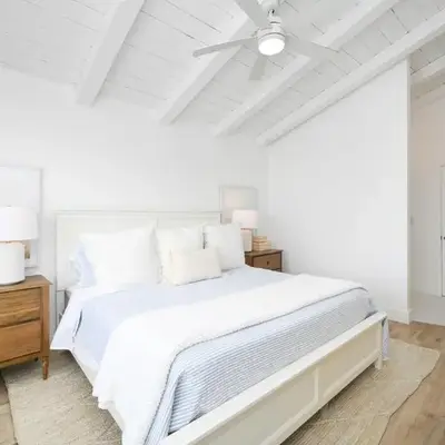 Great Location near the Balboa Pier and Fun Zone with Air conditioning