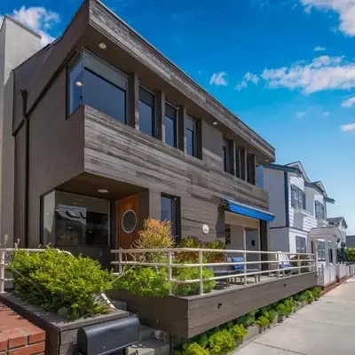 4 bedroom Home in Quiet Neighborhood near Beach