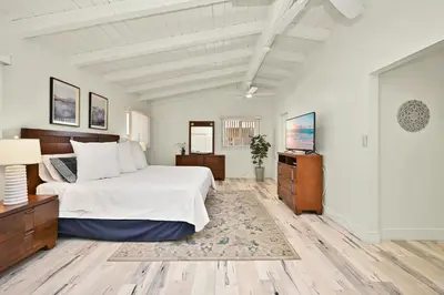a bedroom with a bed and a television in it at Beachfront home with Sweeping Ocean Views, AC, Walk to the Pier, Restaurants, Shops, Activities in Newport Beach