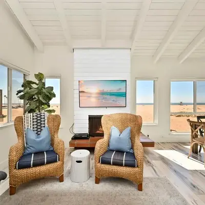 Beachfront home with Sweeping Ocean Views