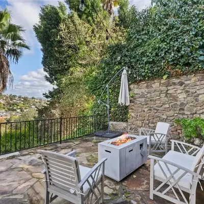 Executive Retreat - Renovated - Spacious - Views