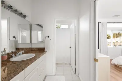 Gallery image of Modern beach home with rooftop - Ocean View! in Oceanside