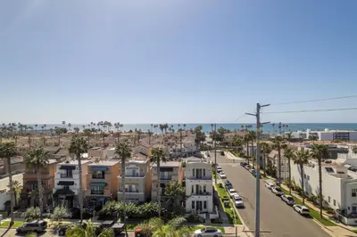 Gallery image of Modern beach home with rooftop - Ocean View! in Oceanside
