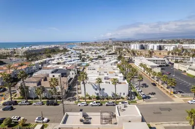 Gallery image of Modern beach home with rooftop - Ocean View! in Oceanside