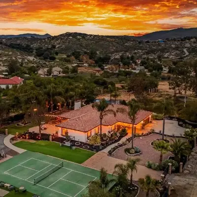 Breathtaking Meadows by AvantStay Temecula Group Retreat Pool Pickleball Firepit Hot Tub