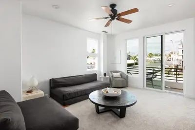 Gallery image of Luxury stunning beach home with rooftop - Ocean View! in Oceanside