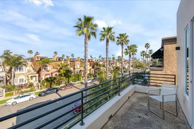 Gallery image of Luxury stunning beach home with rooftop - Ocean View! in Oceanside
