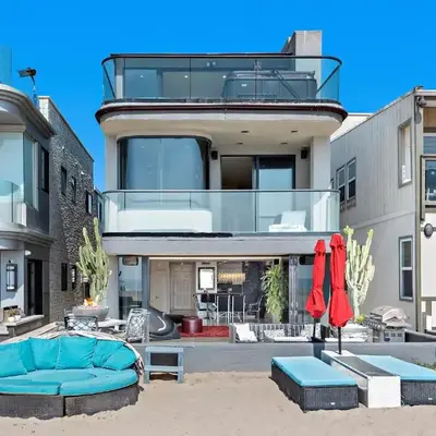3 Story Oceanfront Home with Jacuzzi in Newport Beach on the Sand!