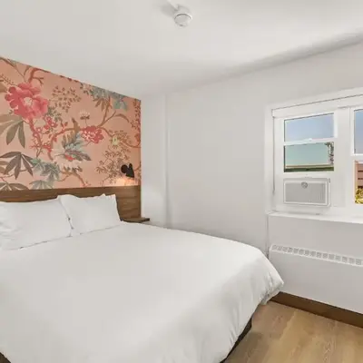 Uptown Inn - Limited Service Apart-Hotel