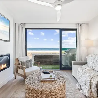 Luxury Ground N Oceanfront Unit with Patio Lounge