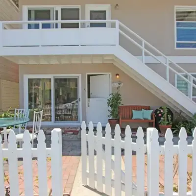 1009 W Bay