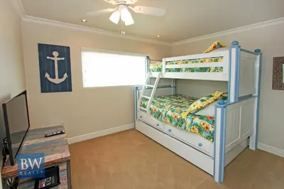 a childs bedroom with a bunk bed and a ceiling at 3 Bedrooms in Newport Beach