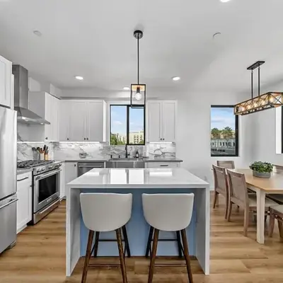 Rooftop Home With Ocean View & Private Parking