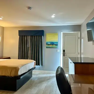 Oceanside Inn & Suites