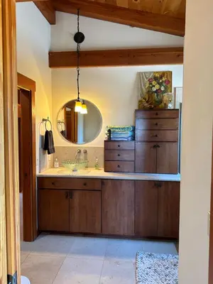 a bathroom with a sink and a mirror at Sunset-Ridge in Alpine