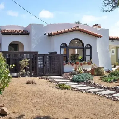 Spanish Casa near zoo and beach with sun deck and AC