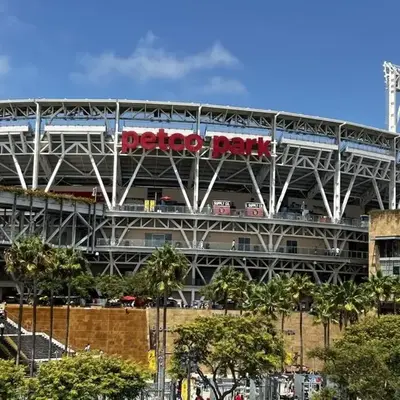 Bayviews Lux One-bedroom Apartment 1min to Petco Park Convention Center Gaslamp Pool